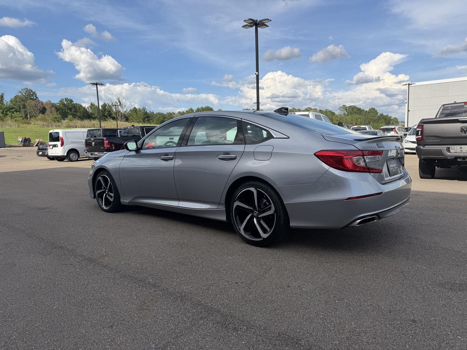 Used 2022 Lunar Silver Metallic Honda Sport Special Edition image 4