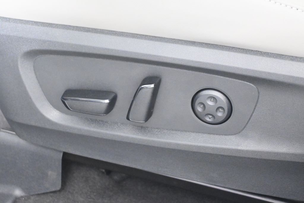 New 2027 2T RAD WHT INFINITI Autograph AWD image 30