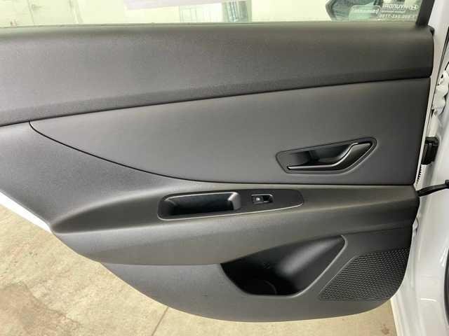 2025 Hyundai Elantra Blue - Photo 31