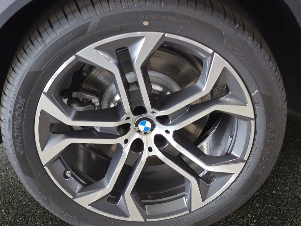 New 2026 Black Sapphire Metallic BMW xDrive50e image 19