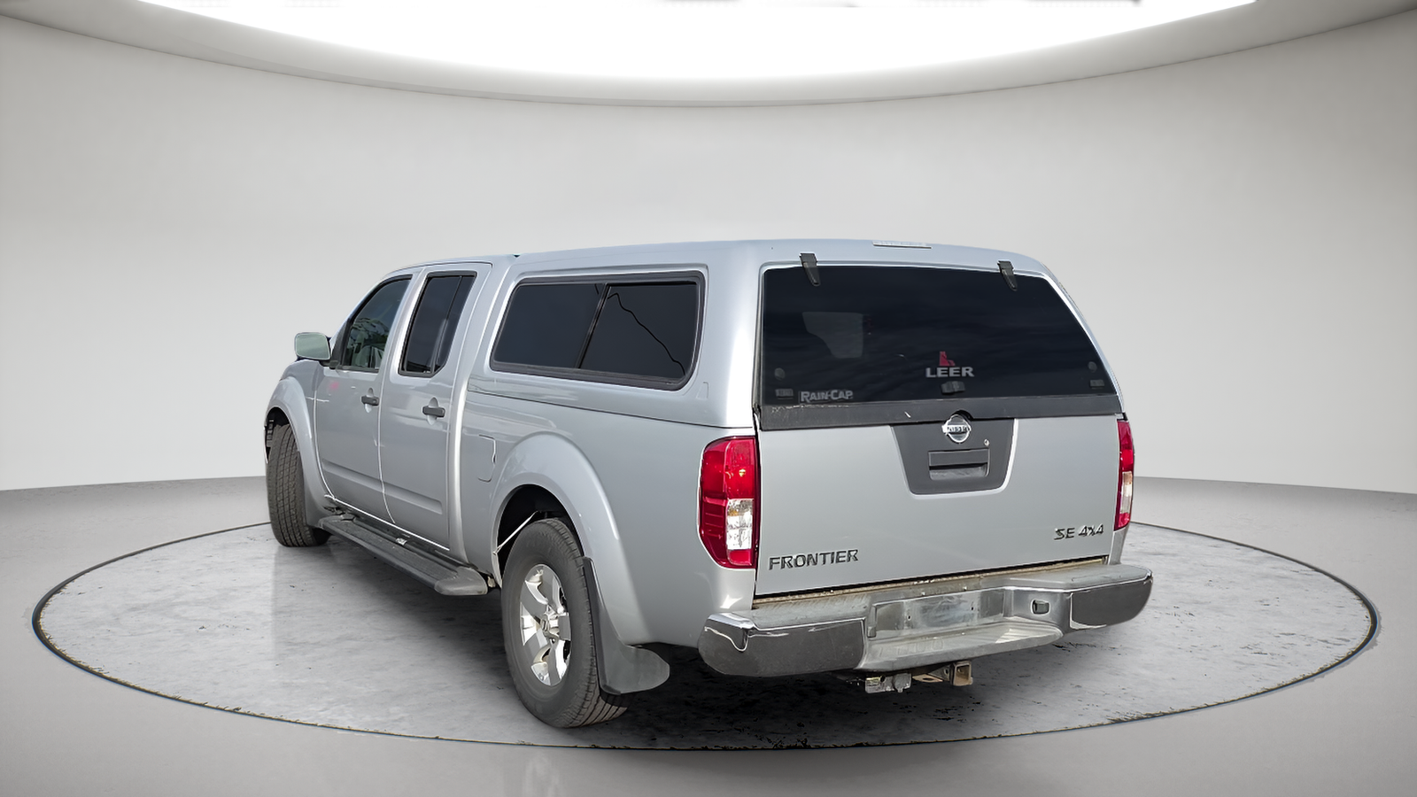 Used 2010 Radiant Silver Nissan SE image 9