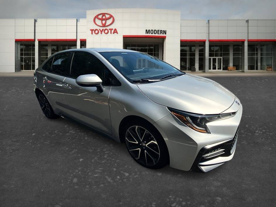 Used 2022 Classic Silver Metallic Toyota SE image 15