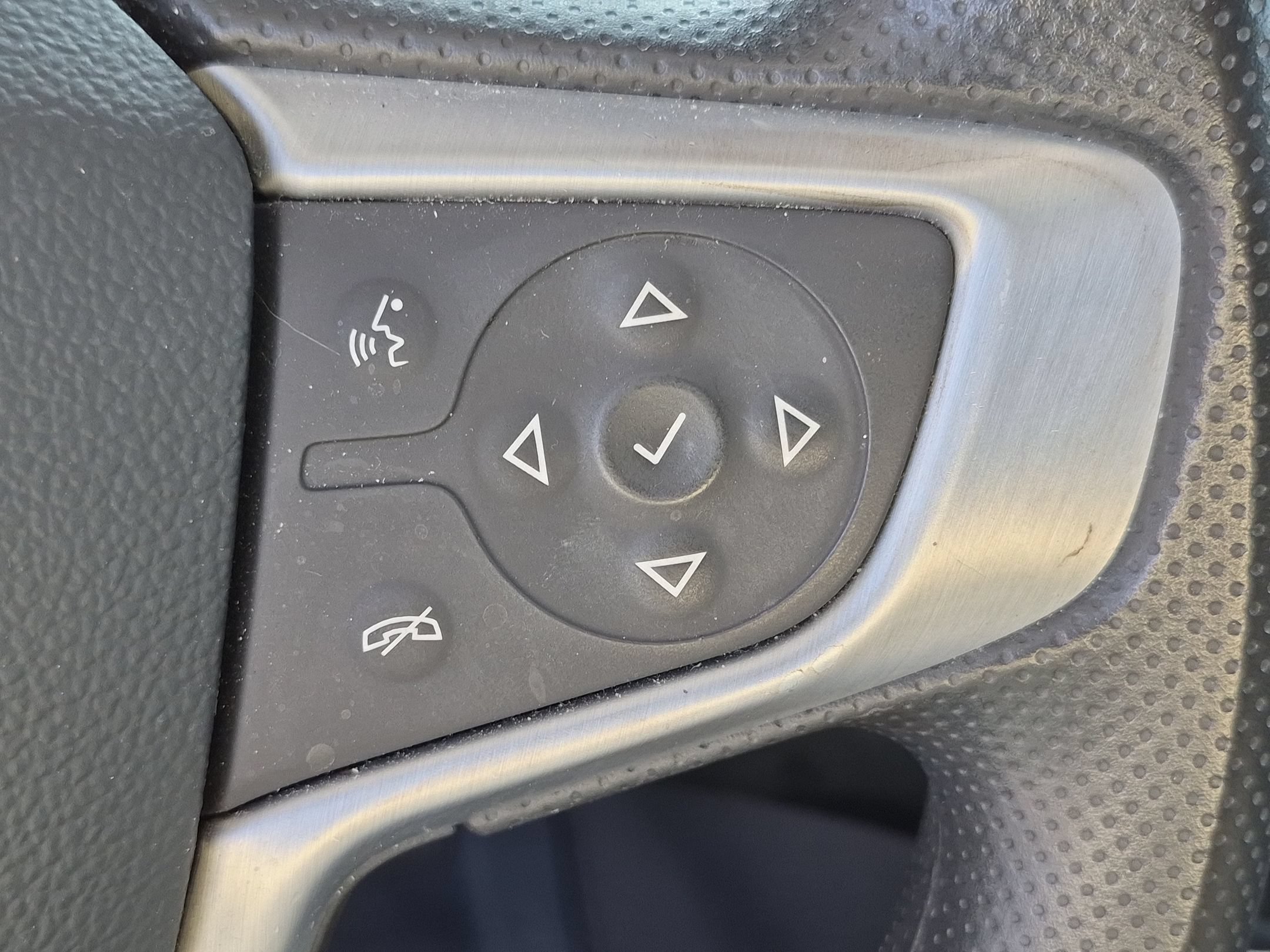 Used 2022 Summit White GMC SLE image 17