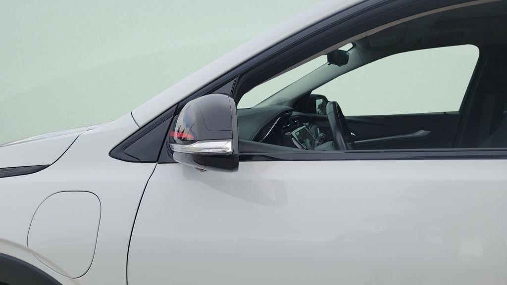 Used 2023 White Chevrolet Premier image 28