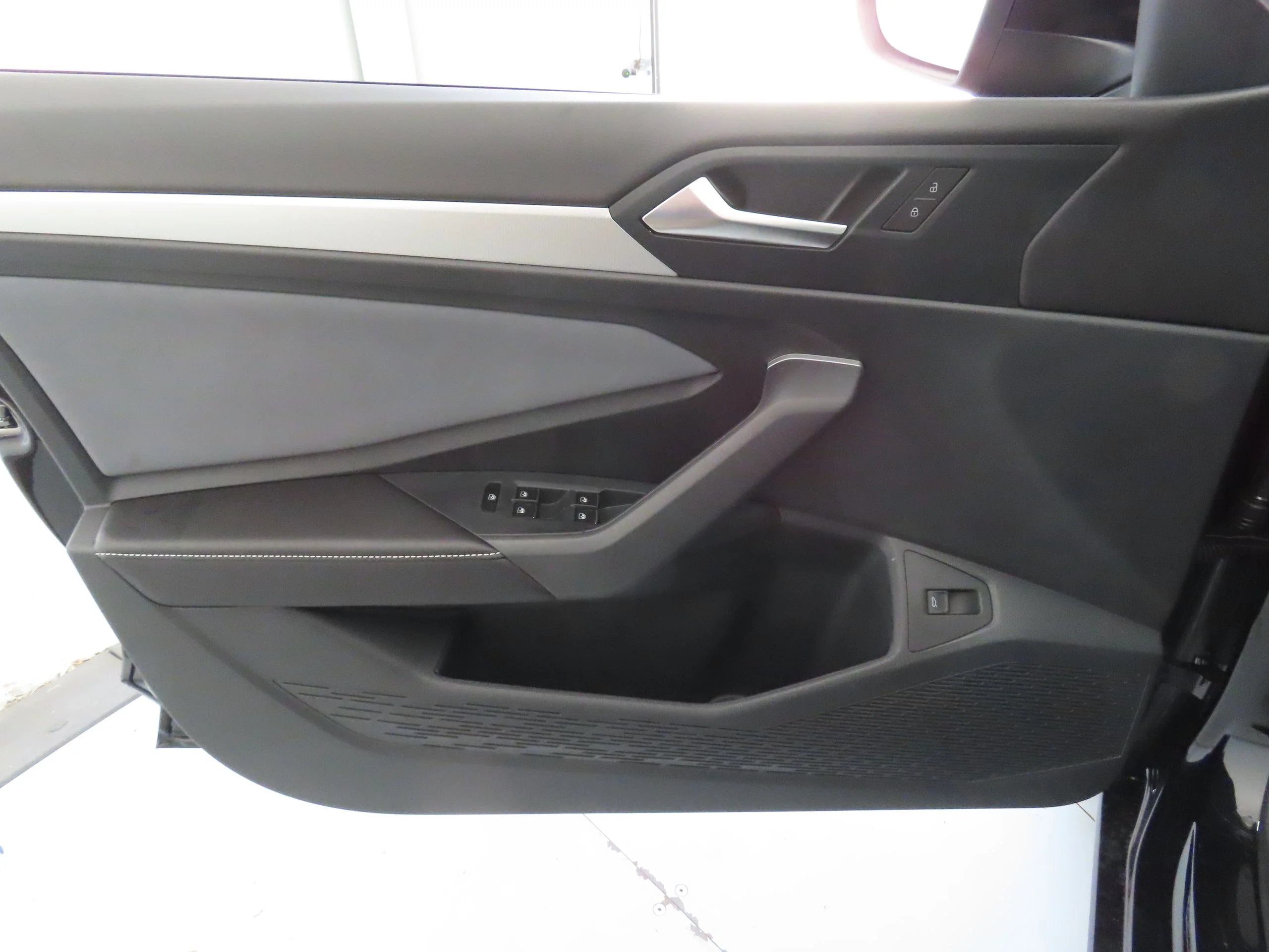 New 2026 Black Volkswagen 1.5T SE image 10