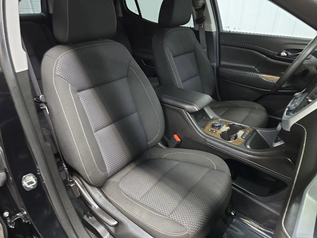 Used 2023 Ebony Twilight Metallic GMC SLE image 14