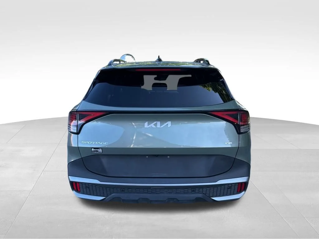 Used 2024 Green Kia X-Line image 4