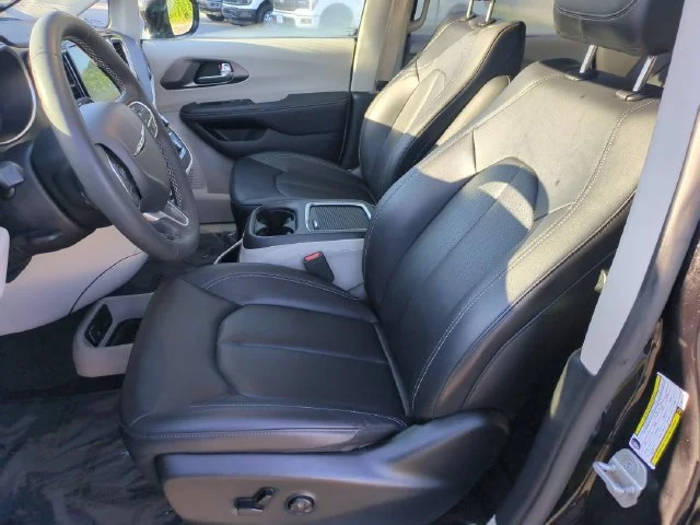 Used 2024 Black Chrysler Touring L image 14
