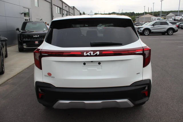 Used 2025 White Kia LX image 27