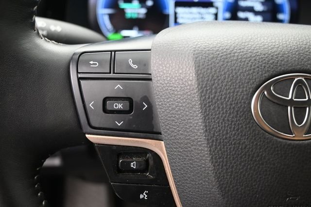 Used 2025  Toyota XLE image 2