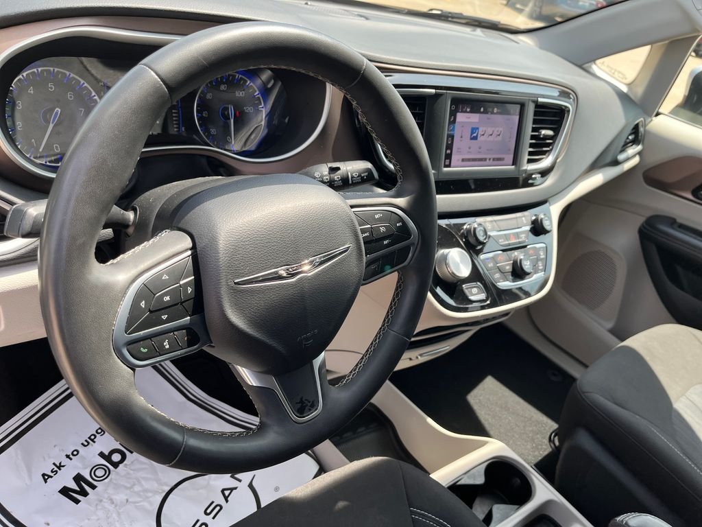 Used 2022 Silver Chrysler LX image 14