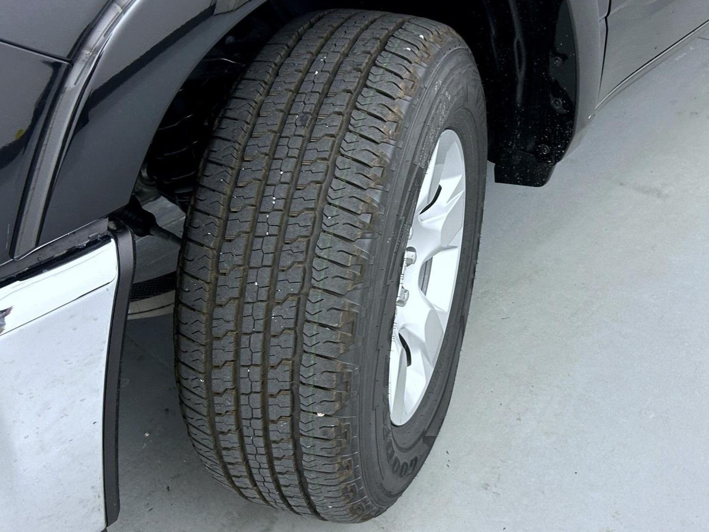 New 2026 Diamond Black Crystal Pearl-Coat Exterior Paint RAM Big Horn/Lone Star image 24
