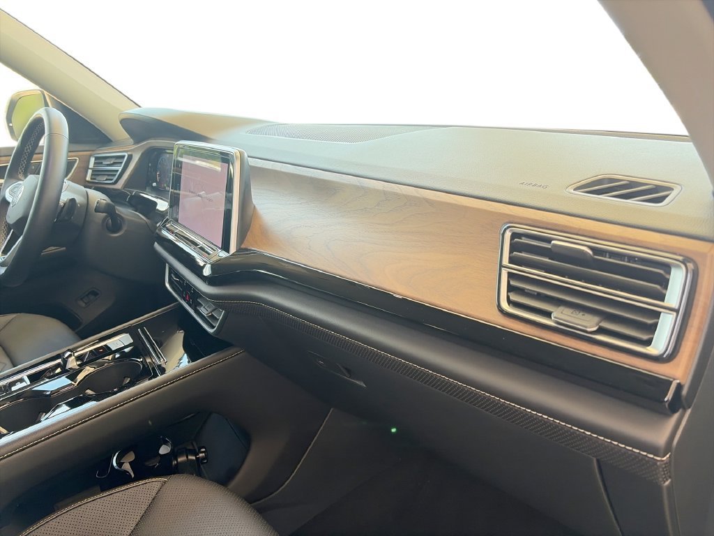 2024 Volkswagen Atlas SE w/Tech - Photo 30