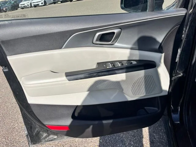 Used 2024 Black Kia LX image 9