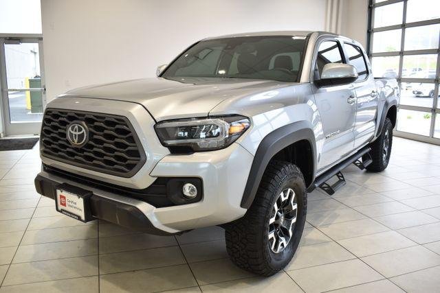 Certified Used 2022 CELESTIAL SILVER METALLIC Toyota  image 4