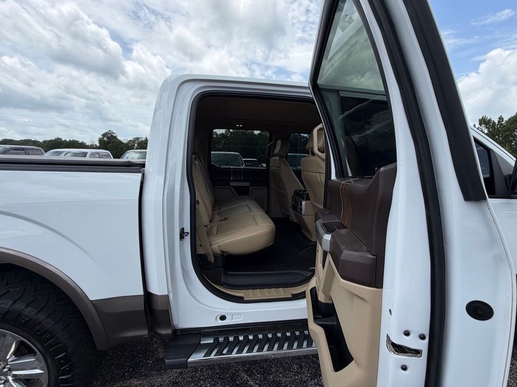 Used 2020  Ford Lariat image 12