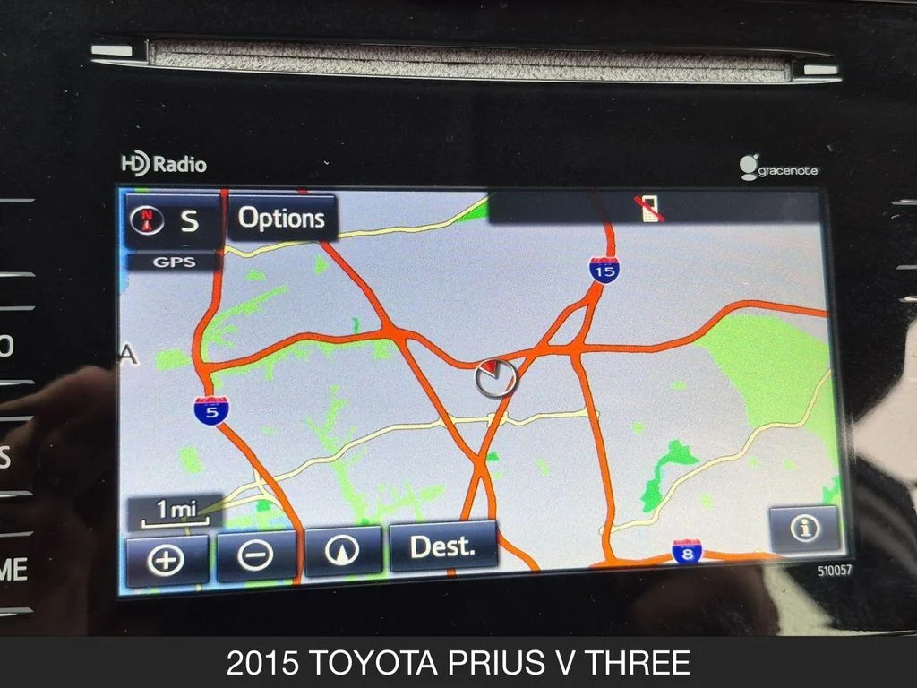 Used 2015 White Toyota Three image 21