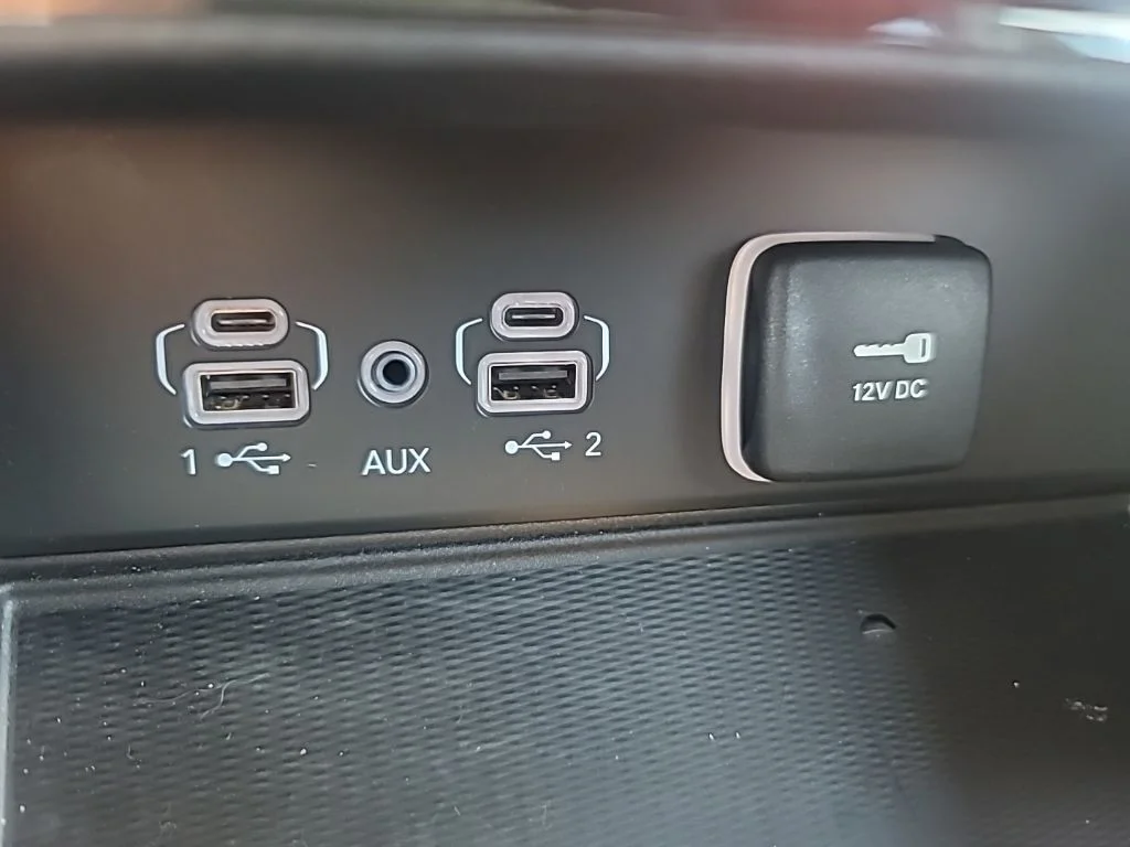 Used 2025 Silver Jeep Limited image 26