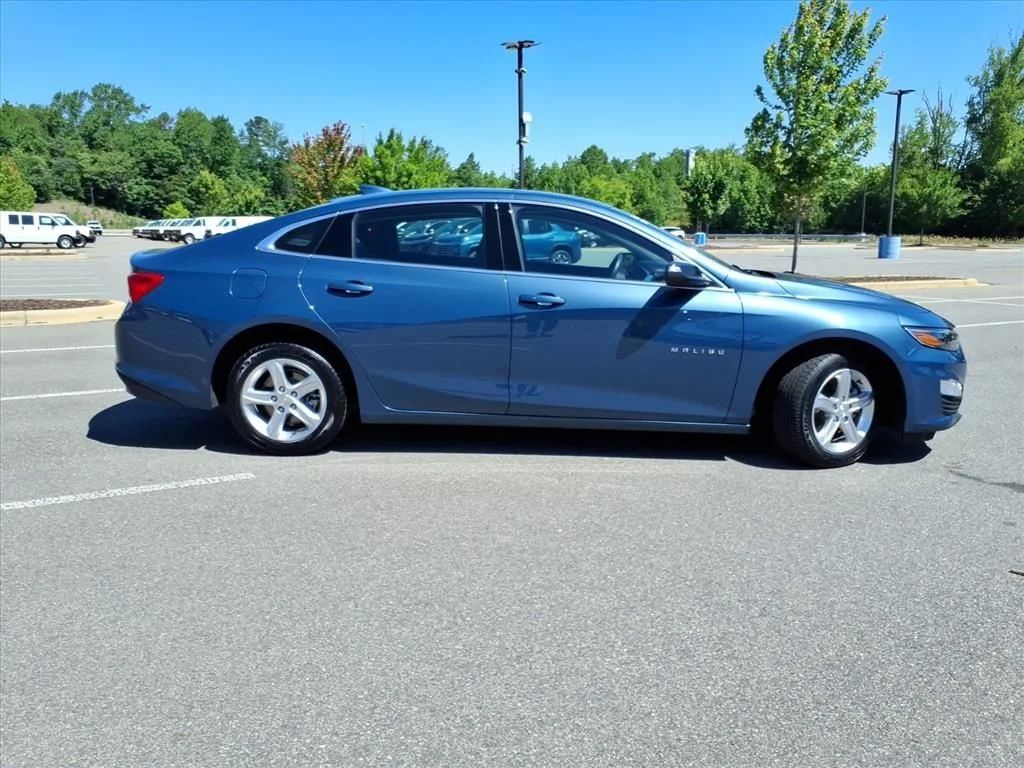 Used 2024 Blue Chevrolet LT image 31