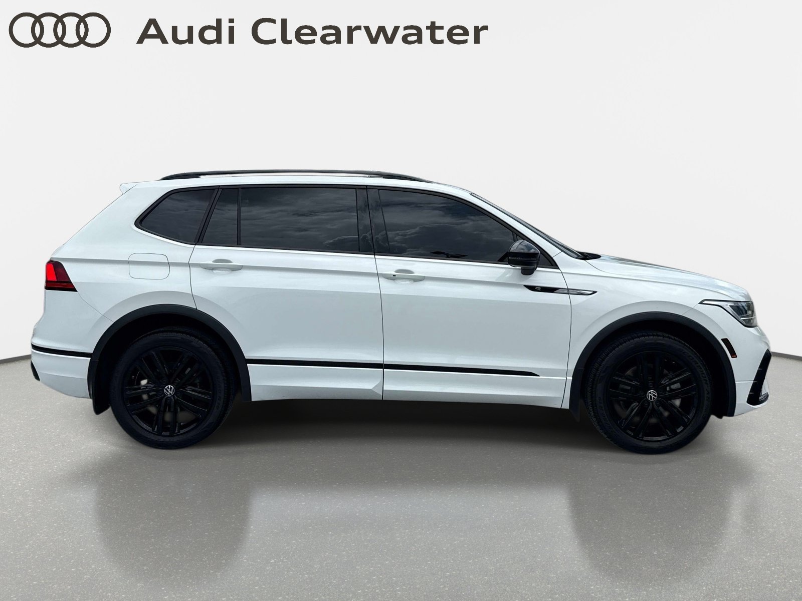Used 2022 Pure White Volkswagen SE R-Line Black image 5