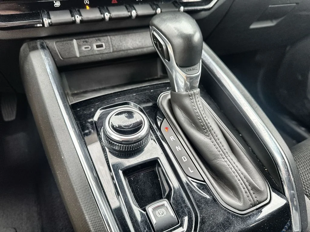 Used 2023 White GMC Elevation image 20