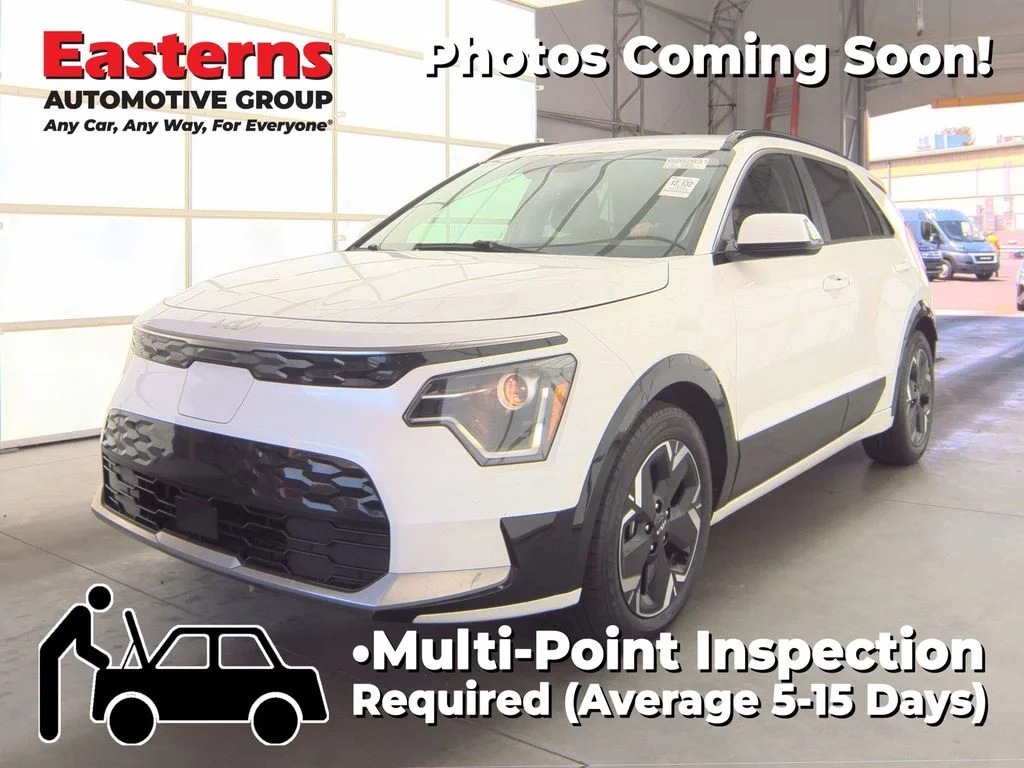 Used 2023 White Kia Wind image 1