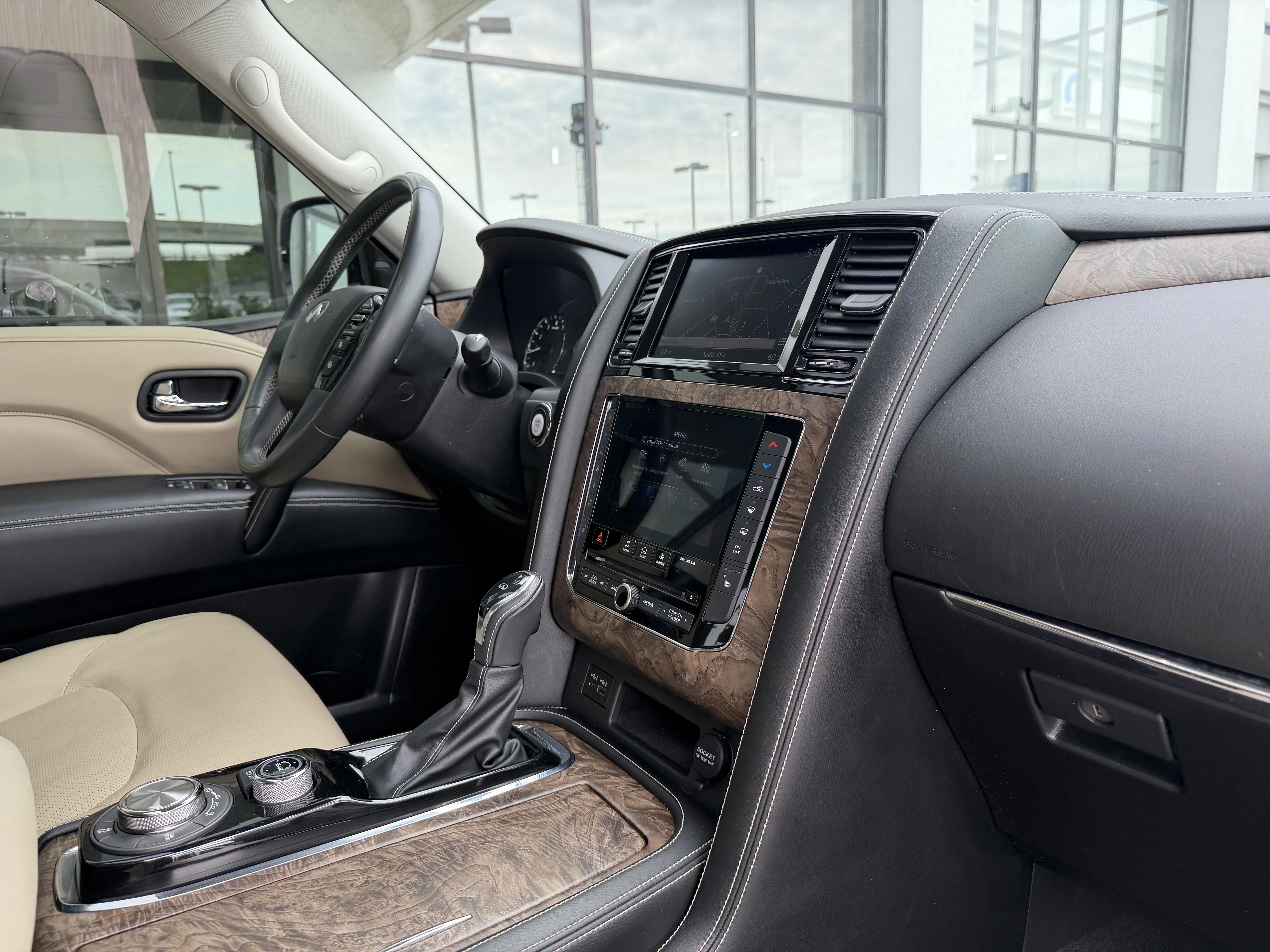 Used 2021 Mineral Black INFINITI Premium Select image 25