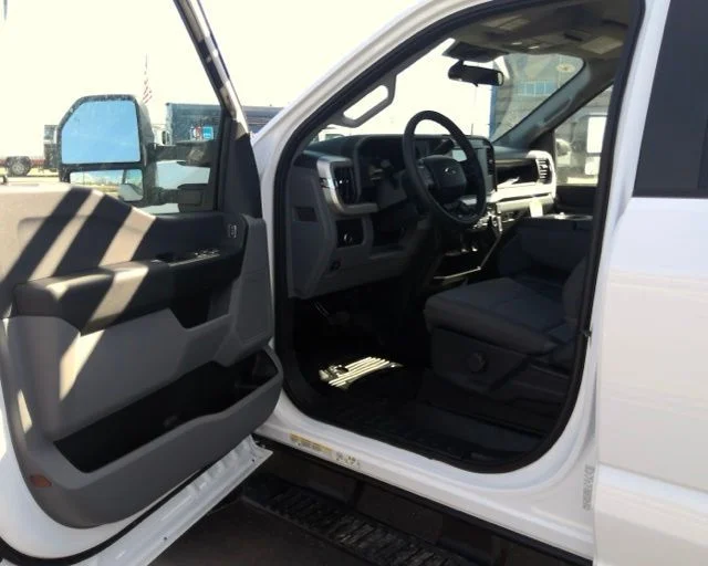 New 2026 Oxford White Ford XL image 9
