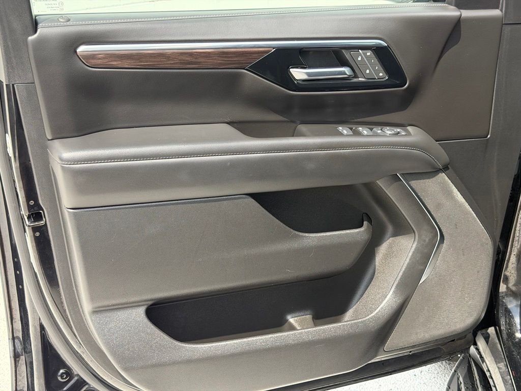 Used 2025 Black Chevrolet LT image 25