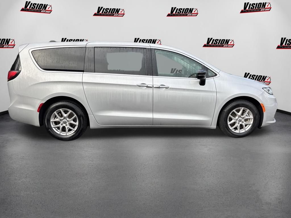 Used 2024 Silver Chrysler Touring L image 4