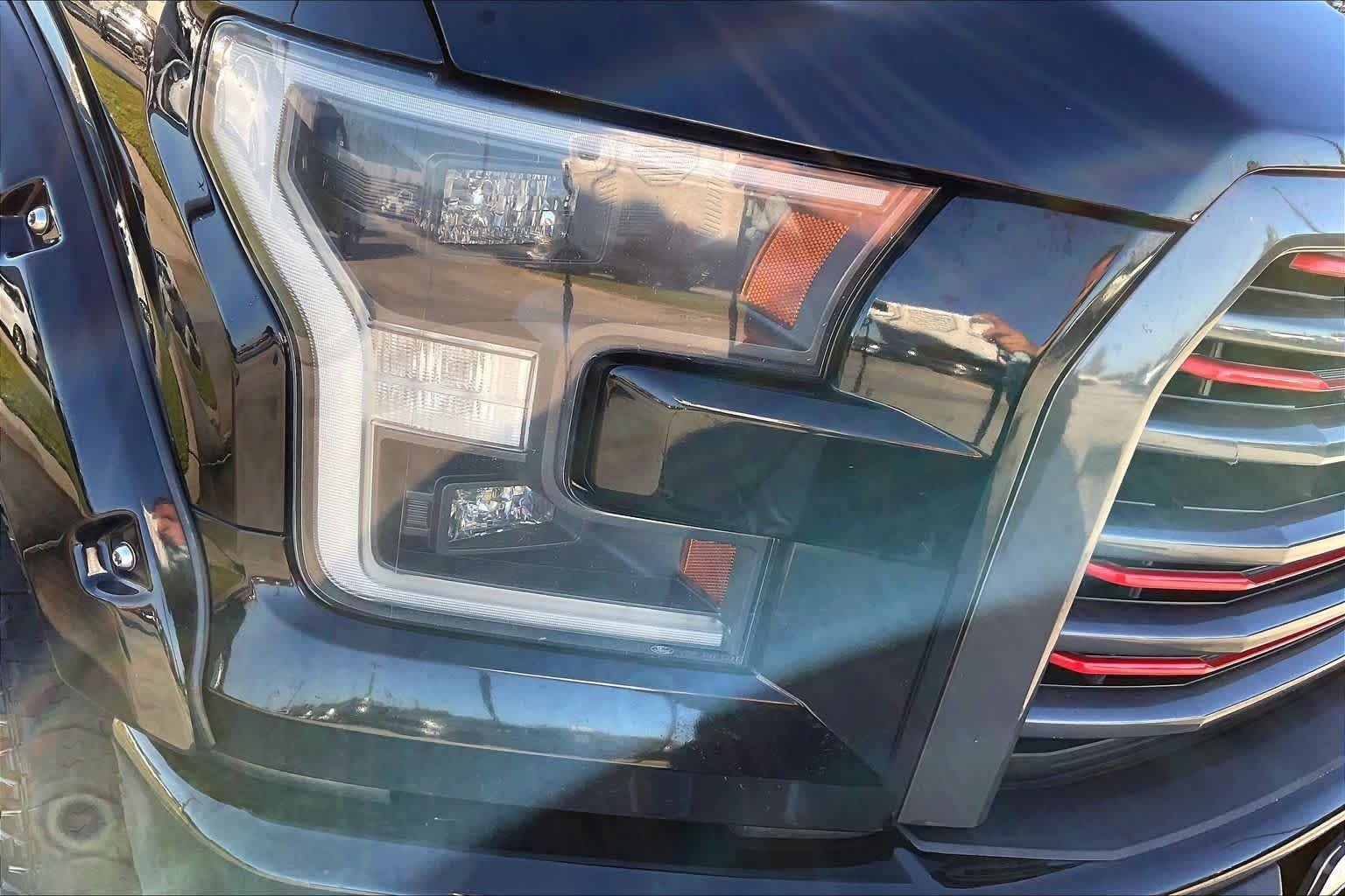 Used 2017 Shadow Black Ford Lariat image 27