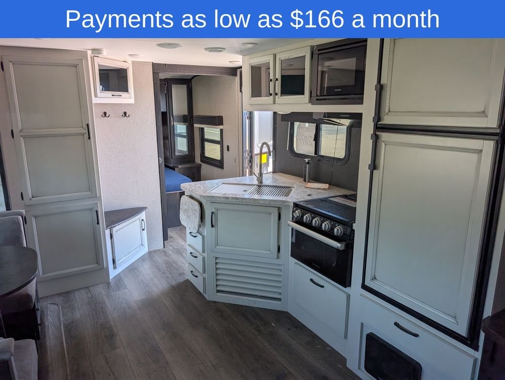 Used 2021 White Jayco Camper image 10
