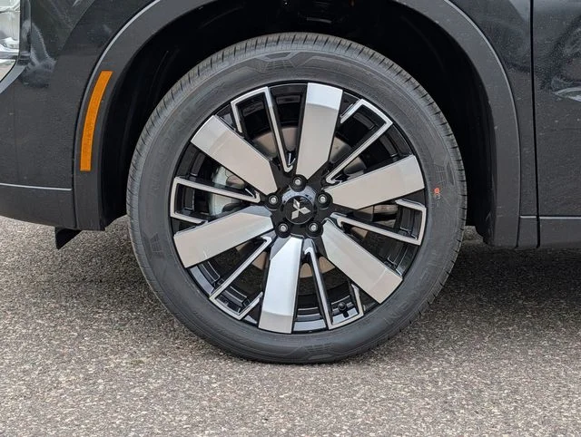 New 2026 Black Diamond Mitsubishi SE image 3