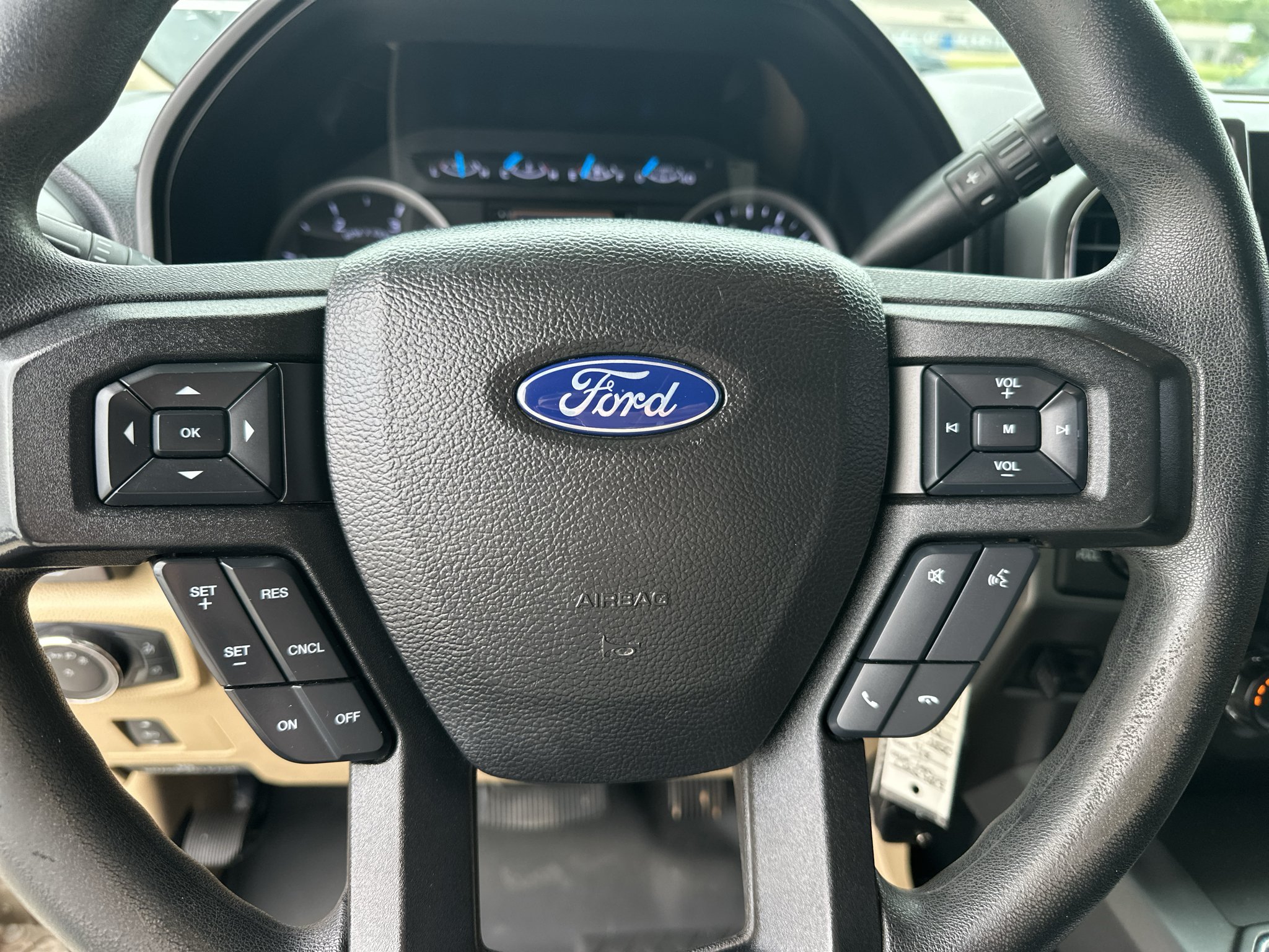 Used 2017 White Gold Metallic Ford XLT image 17