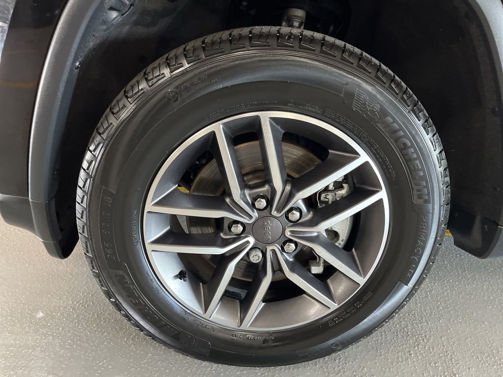 Used 2021 Diamond Black Jeep Limited image 5