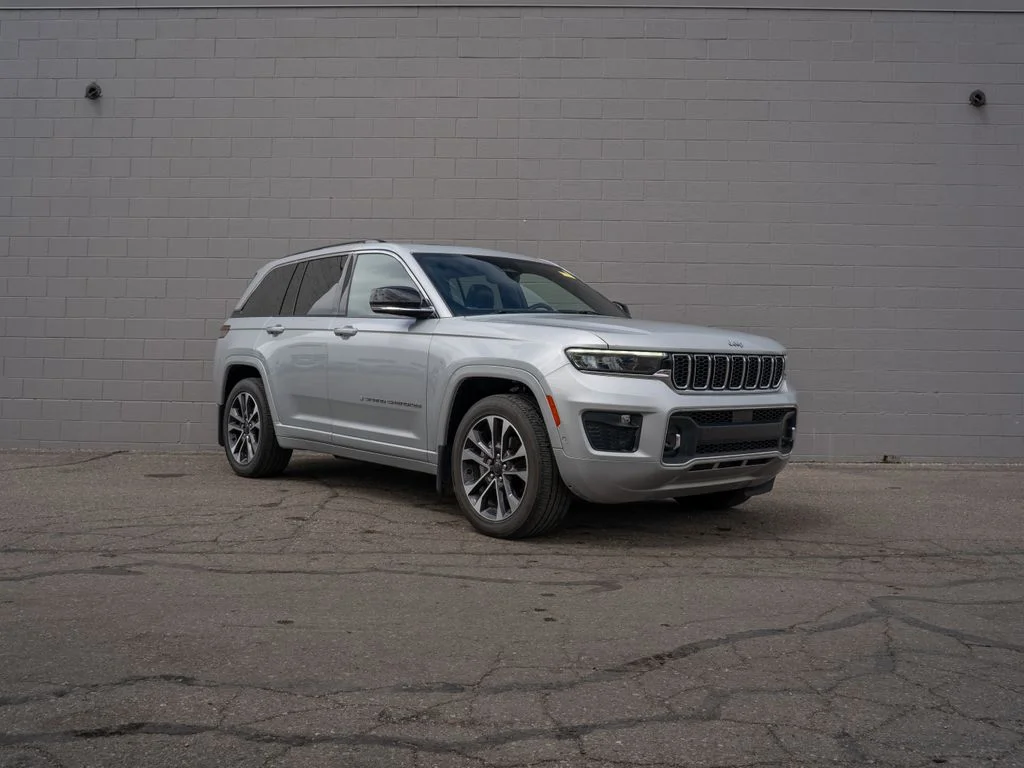 Used 2022 Silver Jeep Overland image 9