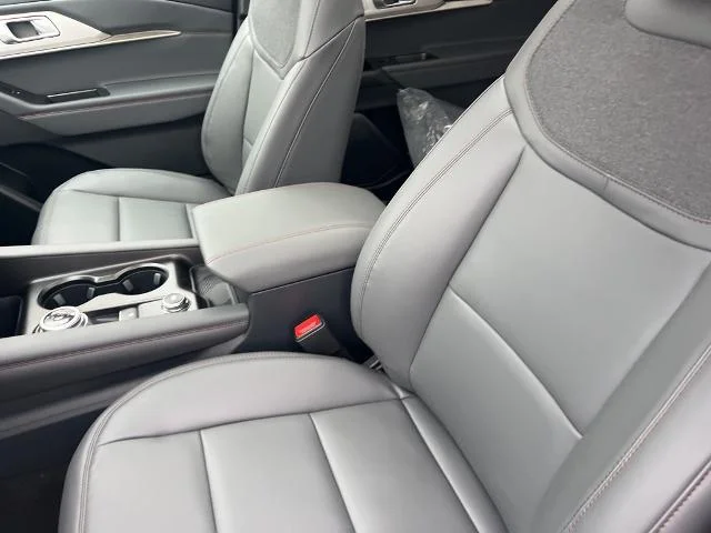 New 2026 Space White Metallic Ford Active image 37
