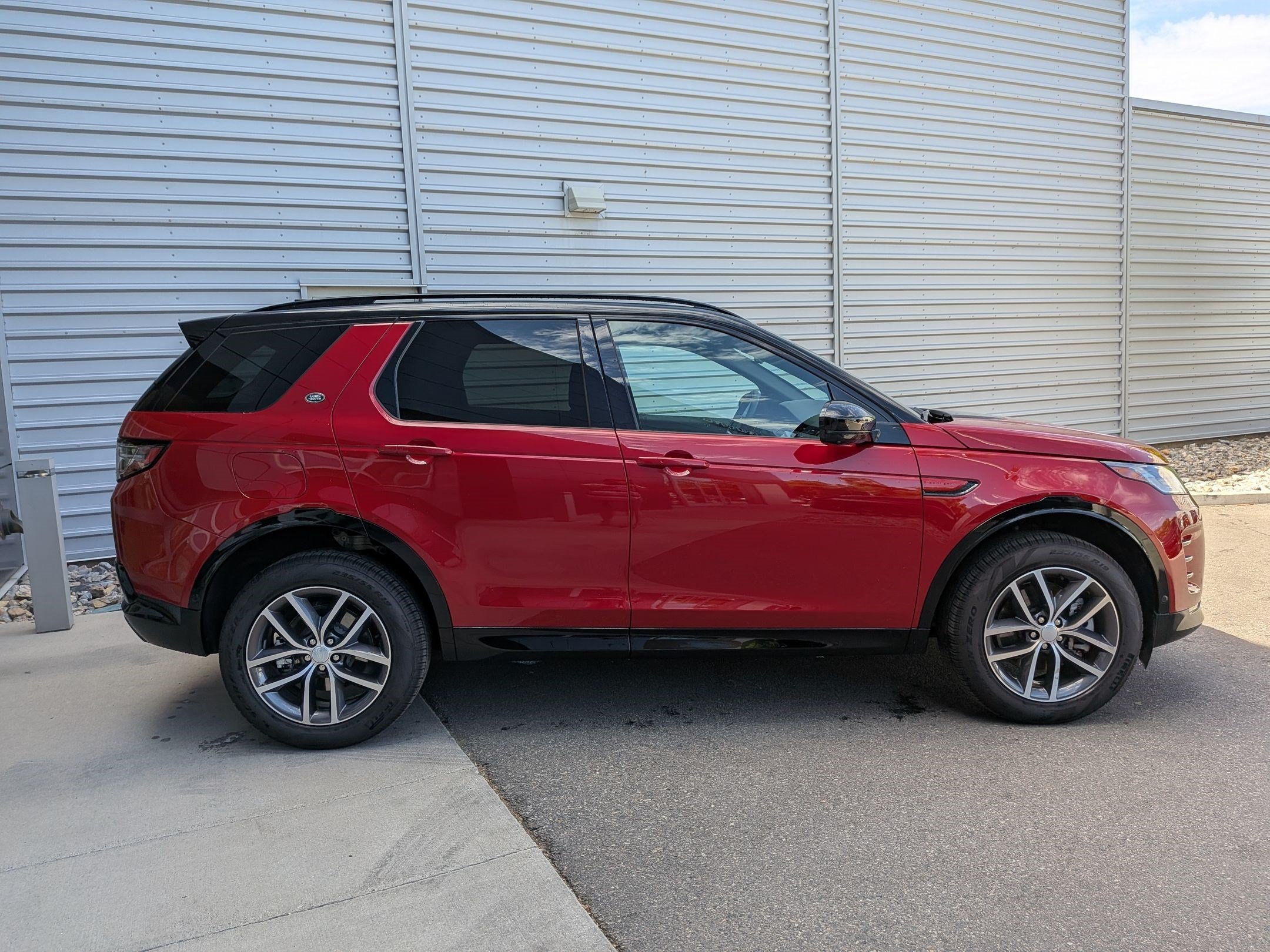 Used 2026 Firenze Red Metallic Land Rover Landmark image 4