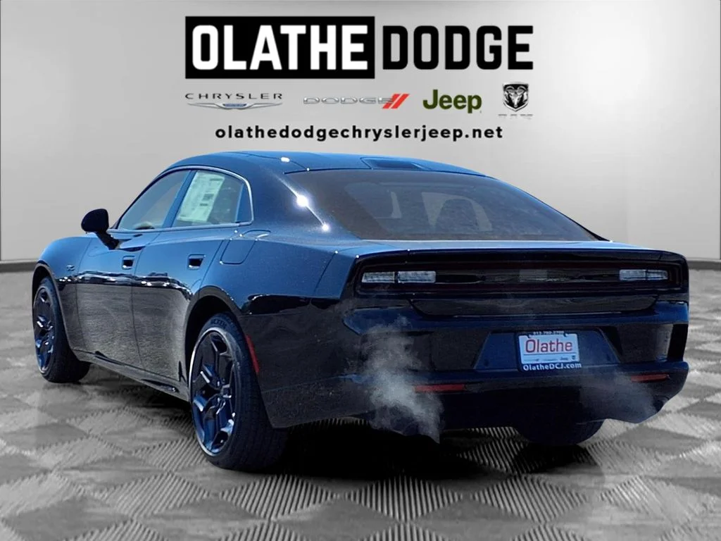 New 2026 Diamond Black Crystal Pearlcoat Dodge R/T image 3
