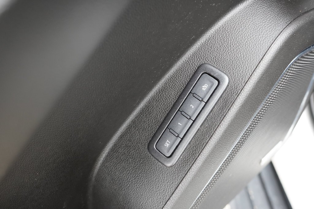 Used 2019 White Chevrolet LT image 27