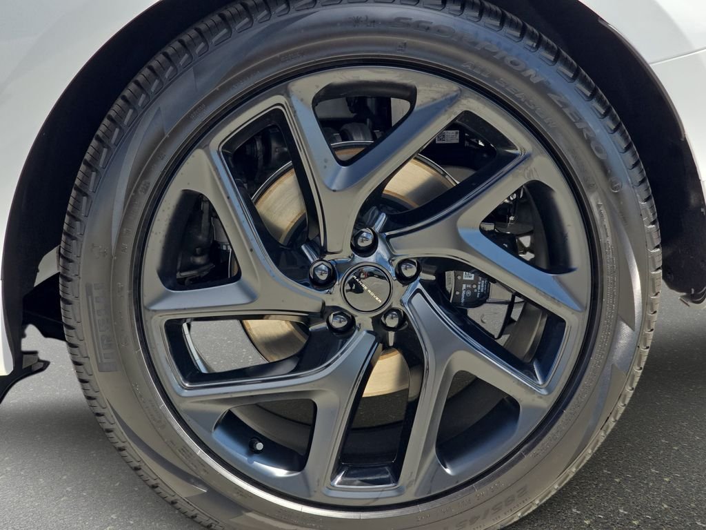 New 2026 Fuji White Land Rover Dynamic SE image 35