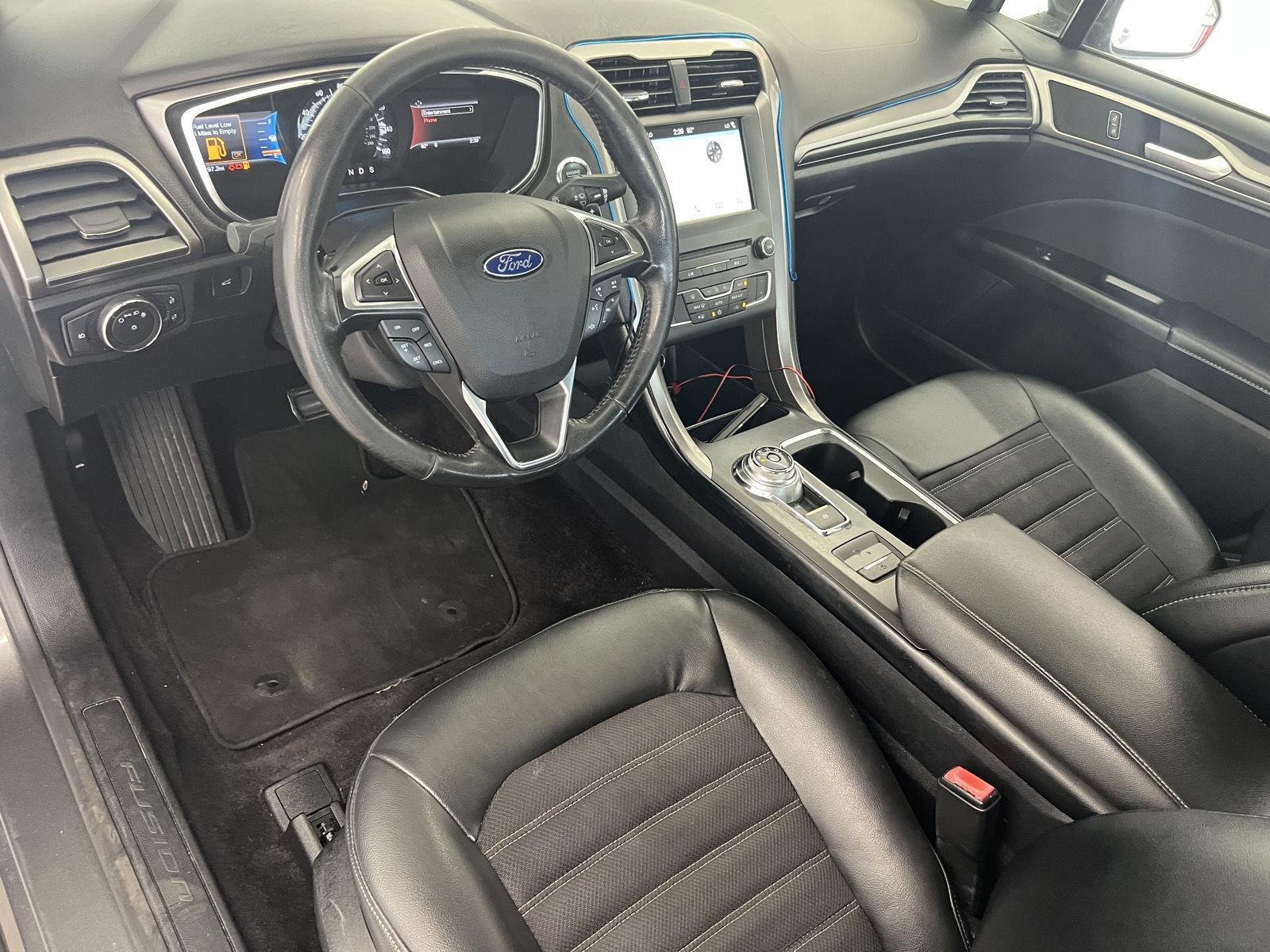 Used 2017 Magnetic Ford SE image 13