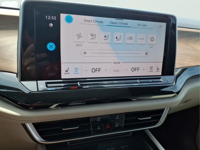 New 2026 Avocado Green Pearl Volkswagen SE w/Technology 4M image 18