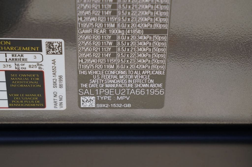 New 2026 Carpathian Grey Land Rover SE image 33