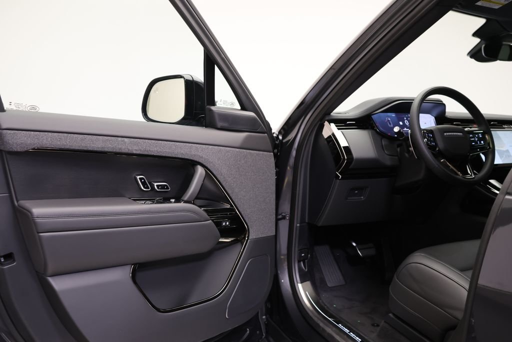 New 2026 Carpathian Grey Land Rover Dynamic SE image 27