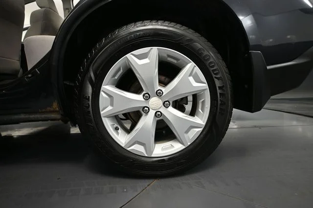 Used 2016 Gray Subaru 2.5i Premium image 12