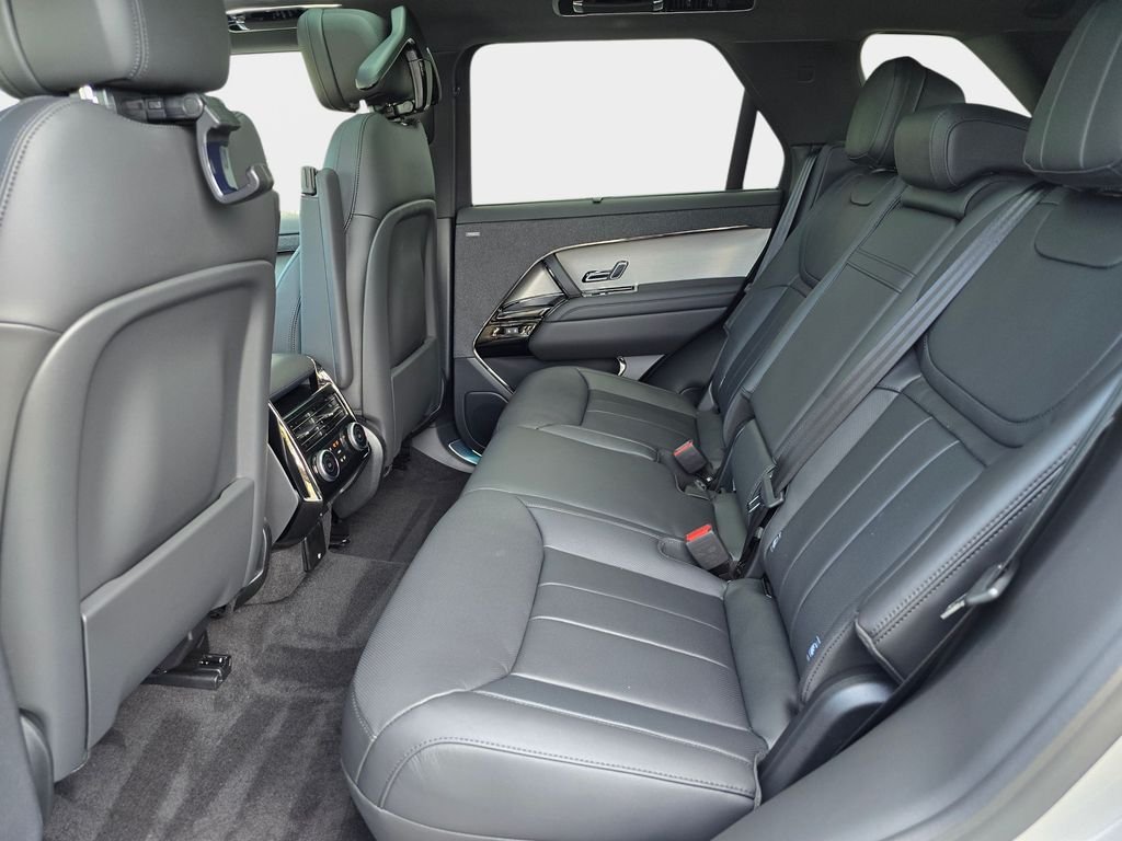 New 2026 Borasco Grey LAND ROVER Dynamic SE image 13