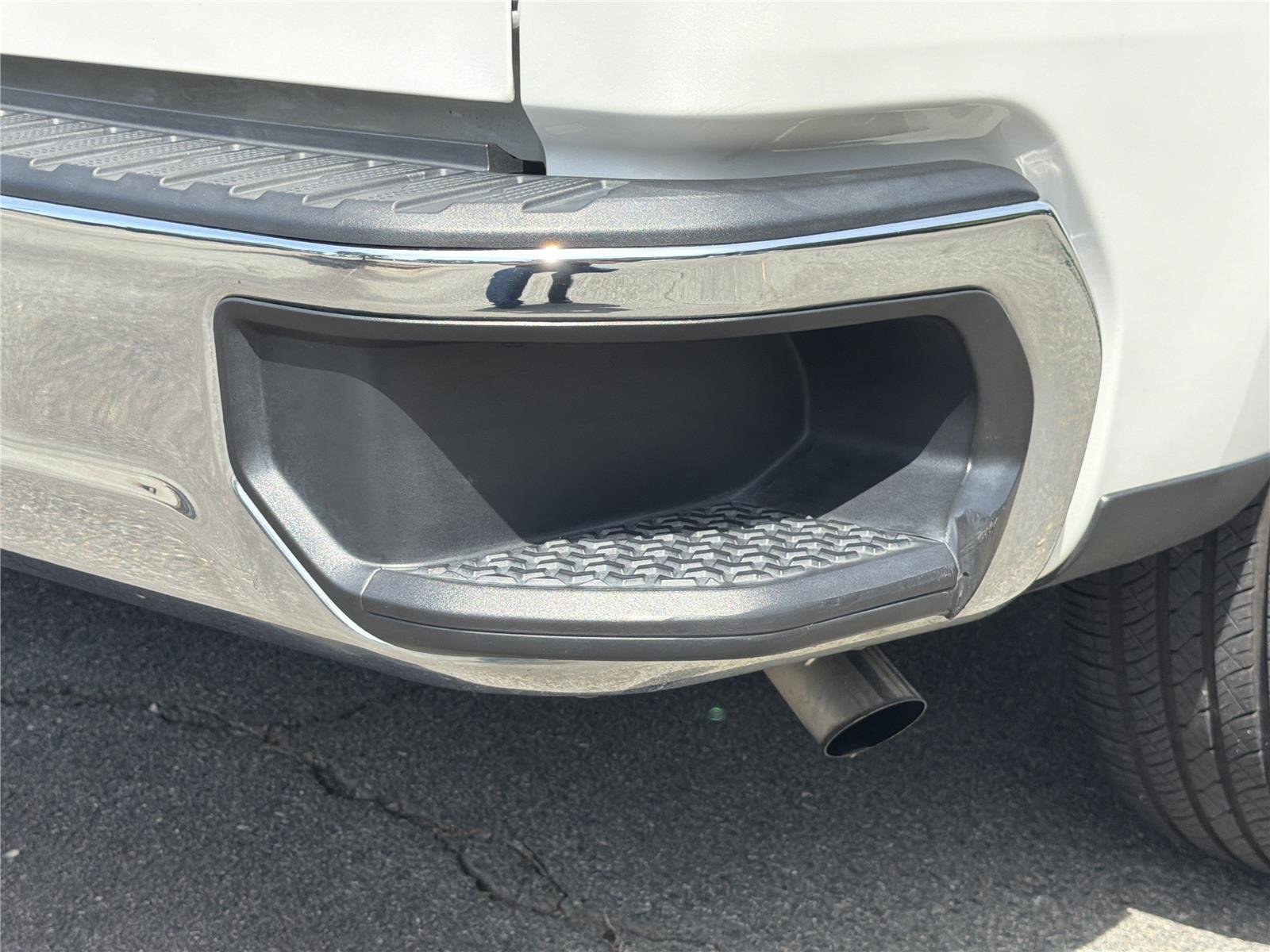 Used 2020 Iridescent Pearl Tricoat Chevrolet LT image 25