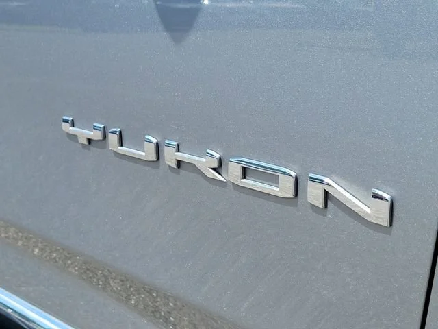 2023 GMC Yukon SLT - Photo 8