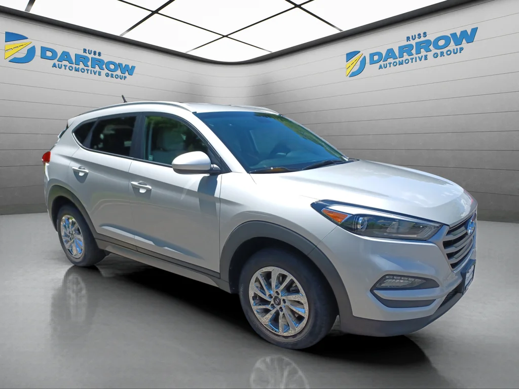 Used 2017 Silver Hyundai SE image 7